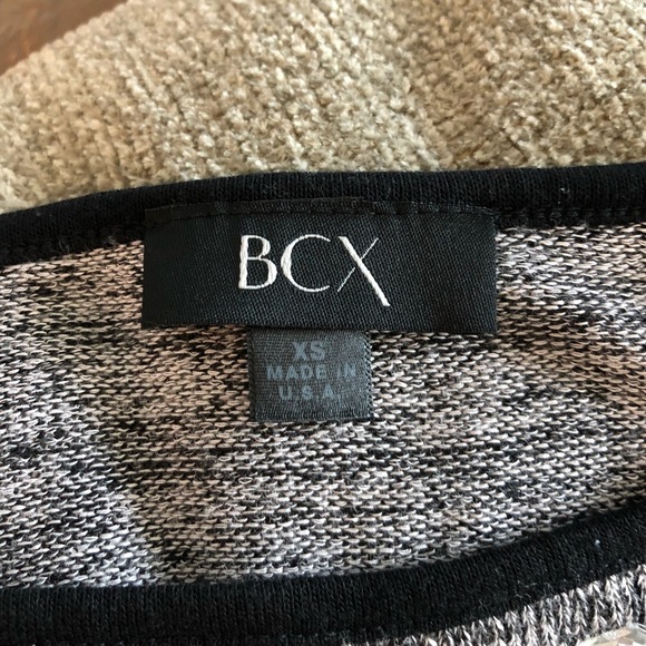 4[BCX] Gem detailed 3/4 sleeve black and grey top - Picture 2 of 7